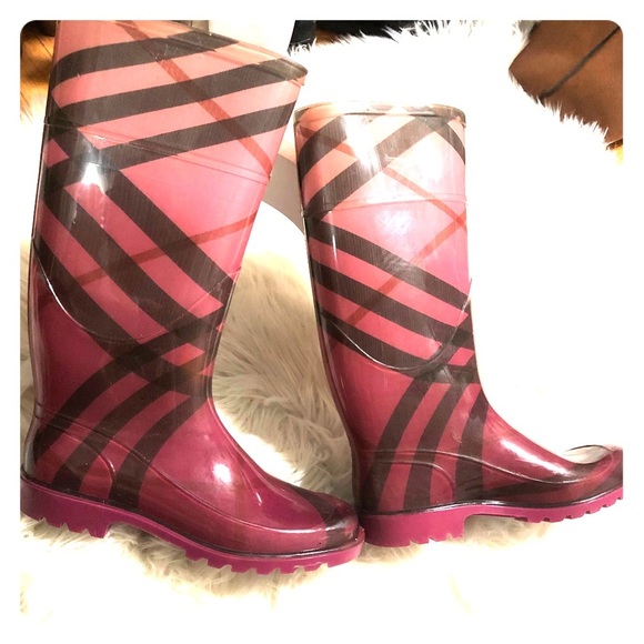 Burberry Shoes - Burberry Rain Boots 💕